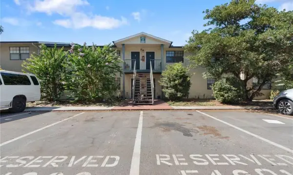 204 Pine Tulip Court, Unit 201, Tampa, FL, 33612