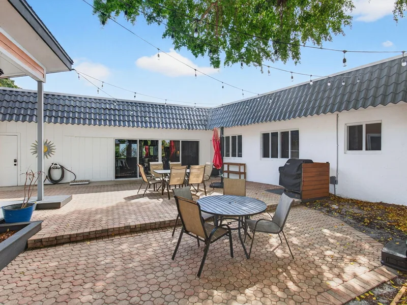 6647 Paul Mar Drive, Lantana, FL 33462