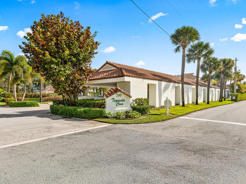 200 Waterway Road 104, Tequesta, FL 33469