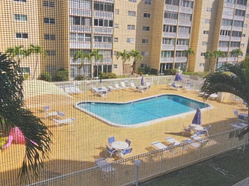 421 NE 14th Avenue 302, Hallandale Beach, FL 33009