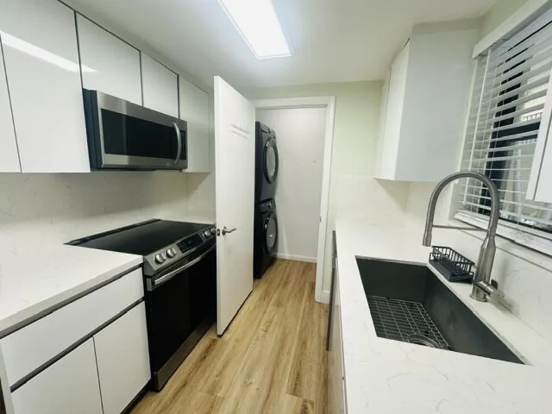 890 N Federal Highway 101, Lantana, FL 33462