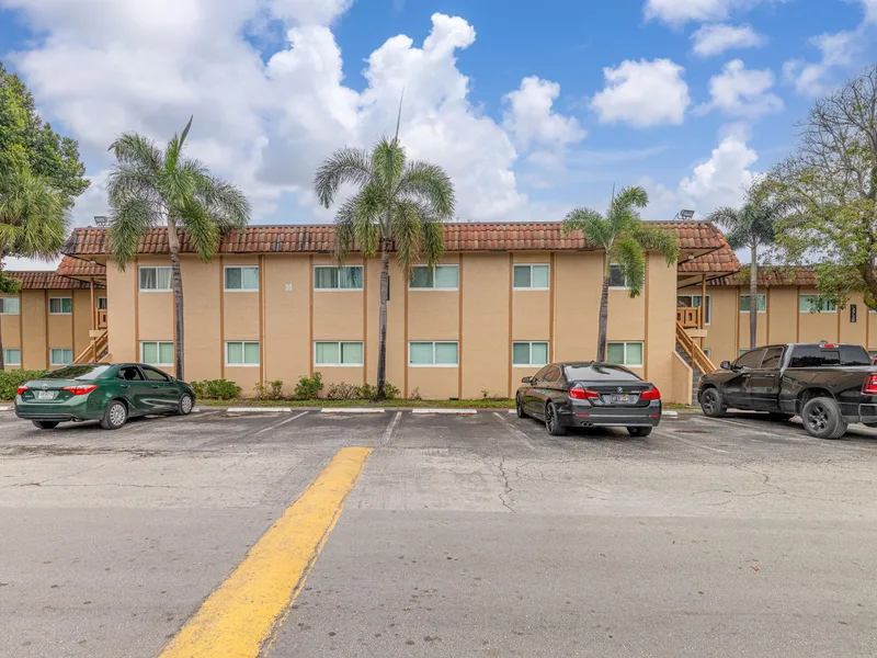 2800 NW 39th Way 204, Lauderdale Lakes, FL 33311