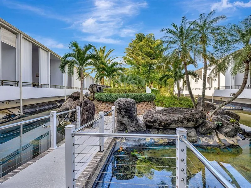 3589 S Ocean Boulevard 10, South Palm Beach, FL 33480