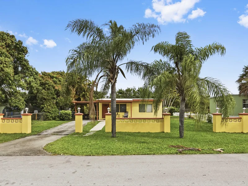 291 Tulip Tree Drive, Lantana, FL 33462