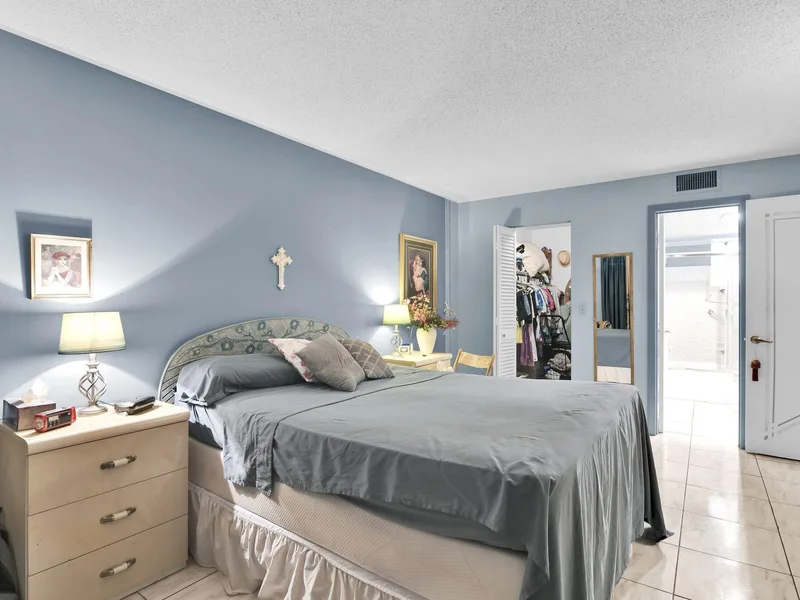 711 Lori Drive 204, Palm Springs, FL 33461