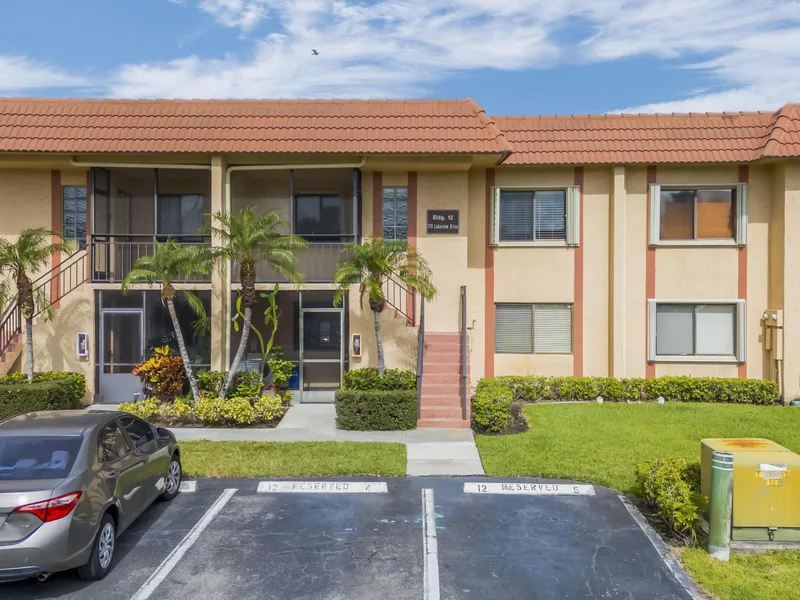 170 Lakeview Drive 203, Weston, FL 33326
