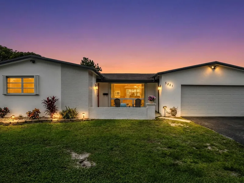 5221 SW 89th Avenue, Cooper City, FL 33328