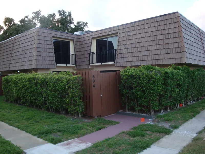 594 Springdale Circle 59-d, Palm Springs, FL 33461