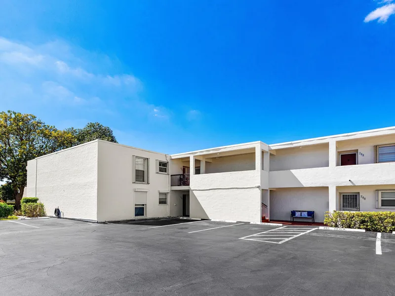 2561 Boundbrook Boulevard 209, Palm Springs, FL 33406