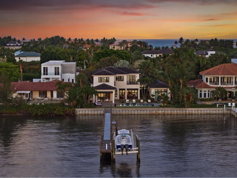 825 W Oyster Lane, Lantana, FL 33462