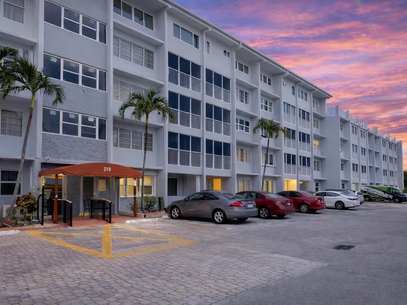 215 SE 3rd Avenue 306d, Hallandale Beach, FL 33009