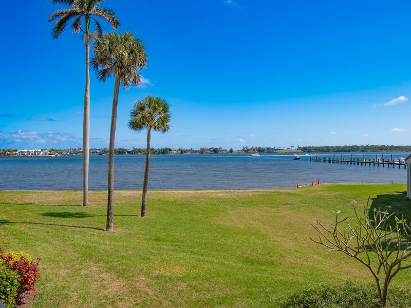 8200 Lakeshore Drive 2010, Hypoluxo, FL 33462