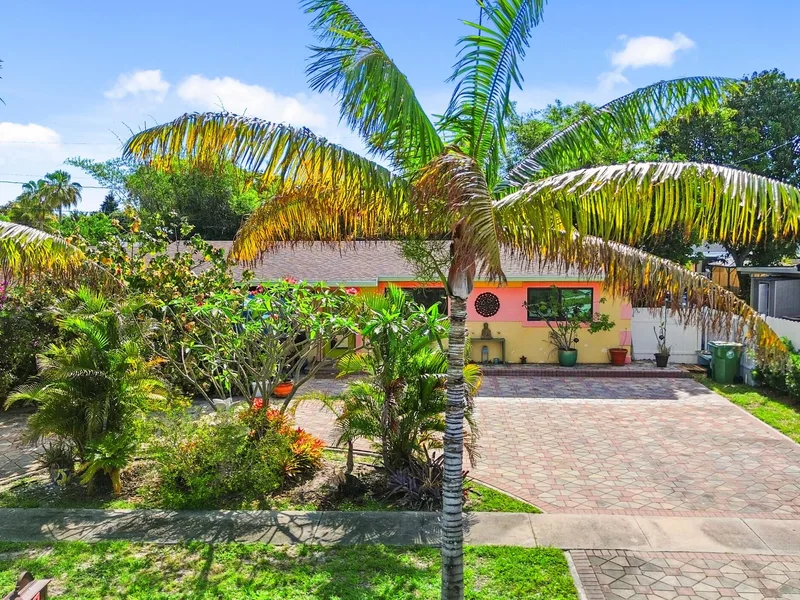 112 San Juan Drive, Palm Springs, FL 33461