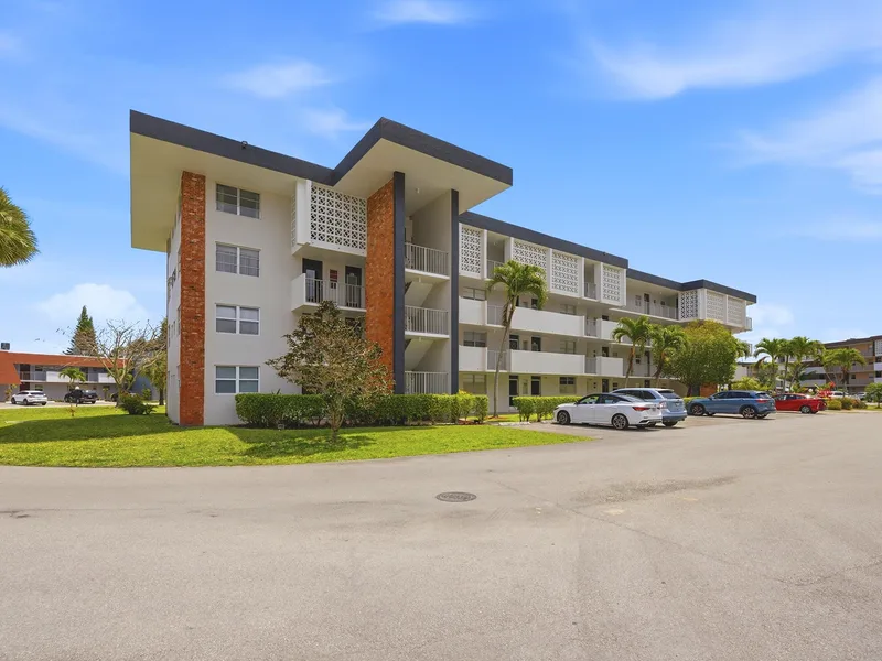 2991 NW 46th Avenue 303, Lauderdale Lakes, FL 33313