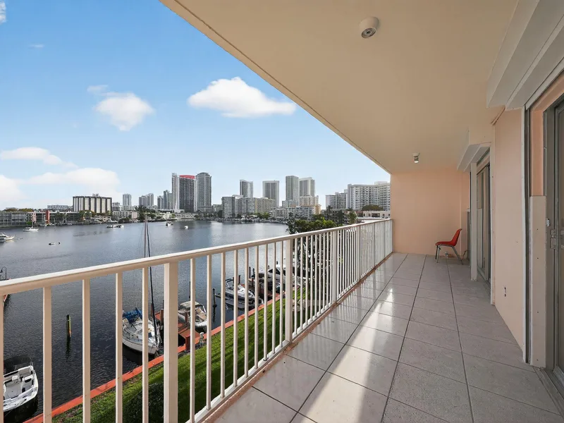 400 Golden Isles Drive 37, Hallandale Beach, FL 33009
