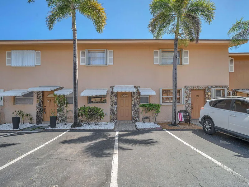 450 SE 7th Street, Dania Beach, FL 33004