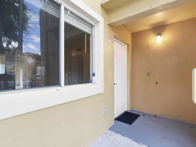 7850 NW 6th Street 104, Pembroke Pines, FL 33024