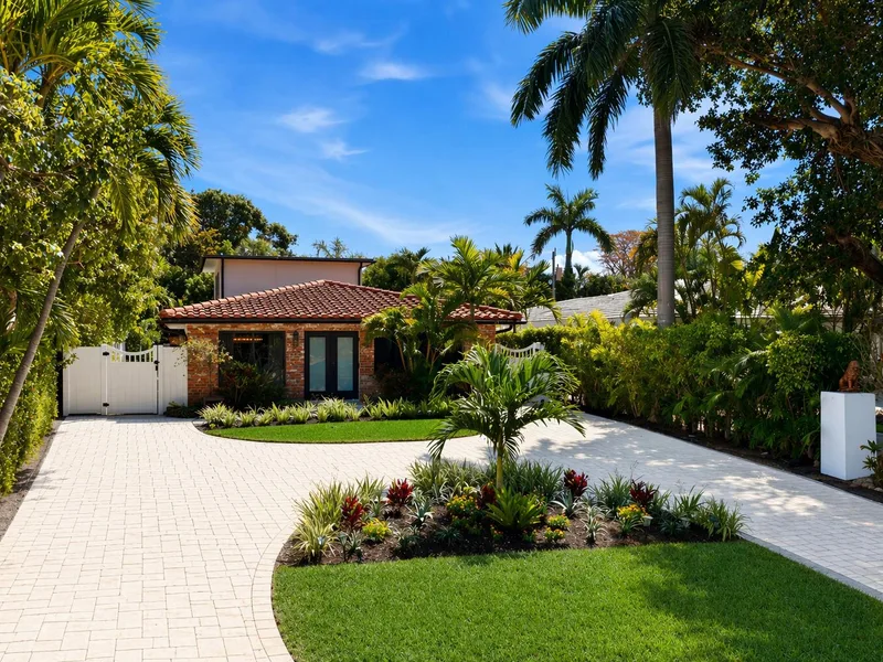 702 S Atlantic Drive, Lantana, FL 33462