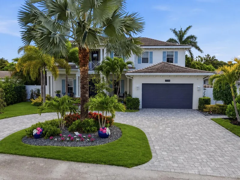 2840 NE 22nd Avenue, Lighthouse Point, FL 33064