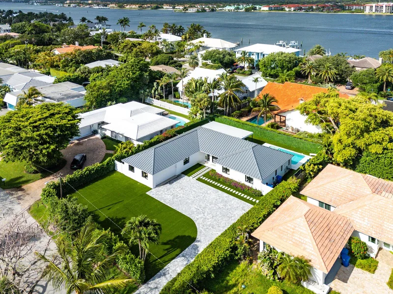 1099 S Atlantic Drive, Lantana, FL 33462