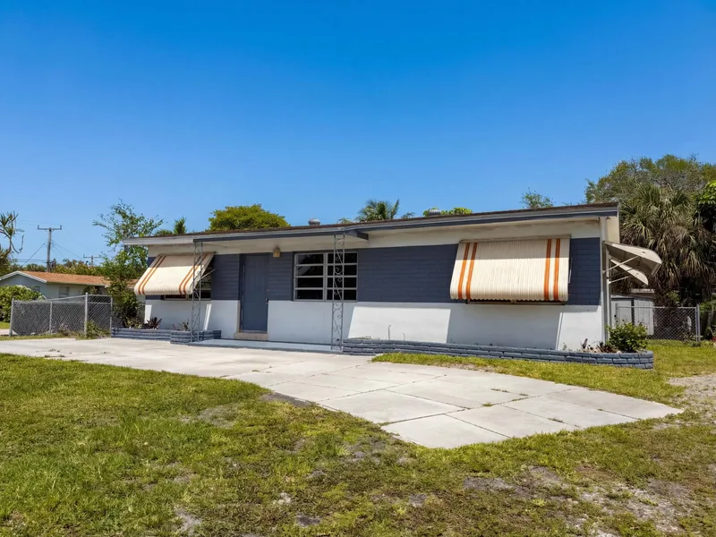5921 SW 41st Street, West Park, FL 33023