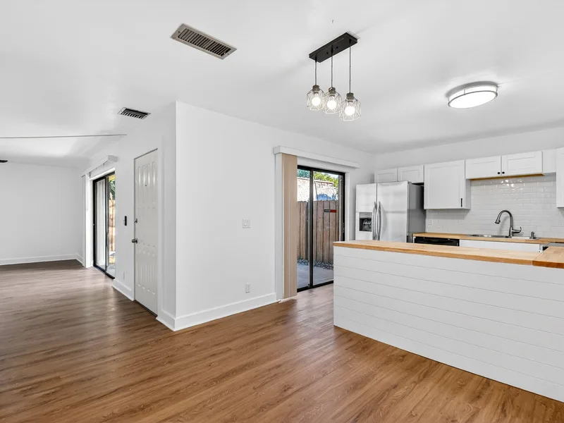 198 Lake Arbor Drive, Palm Springs, FL 33461