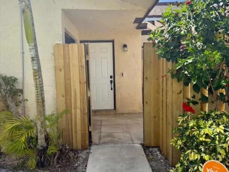 1803 Waterview Circle, Palm Springs, FL 33461