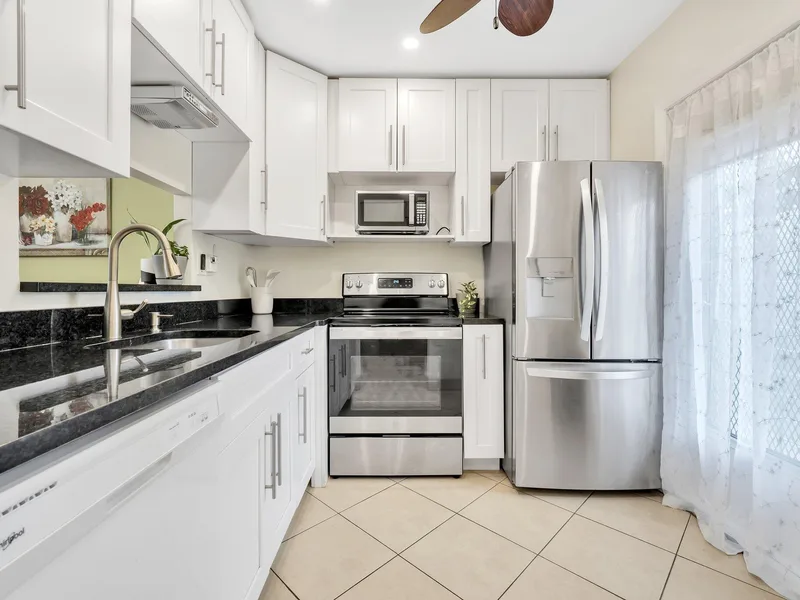 4805 NW 35th Street 412, Lauderdale Lakes, FL 33319