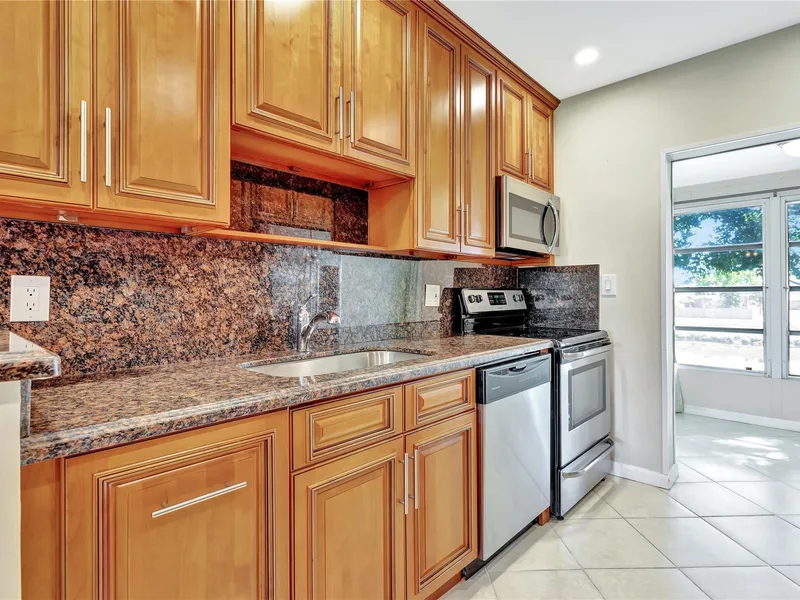 7290 NW 1st Street 205, Margate, FL 33063