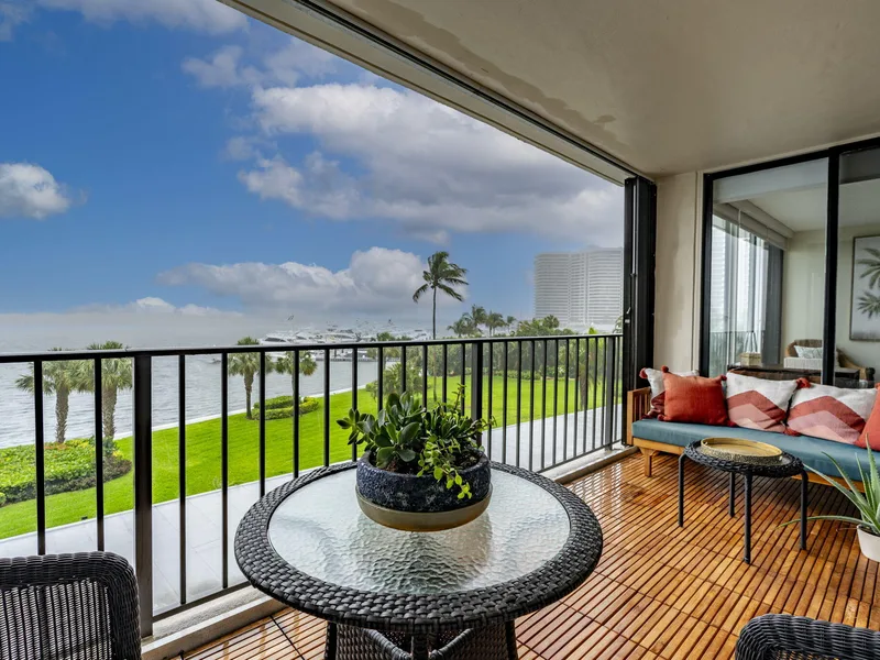 124 Lakeshore Drive 428, North Palm Beach, FL 33408