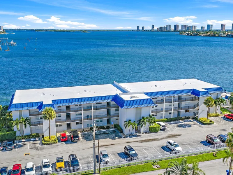 400 Wilma Circle 108, Riviera Beach, FL 33404