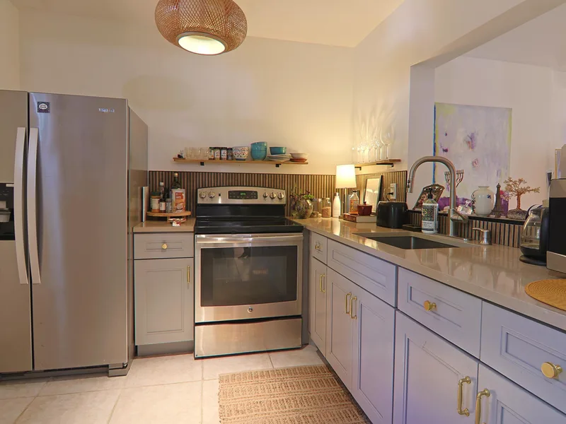 1000 NE 12th Avenue 106, Hallandale Beach, FL 33009