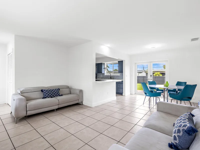 8781 NW 15th Street, Pembroke Pines, FL 33024