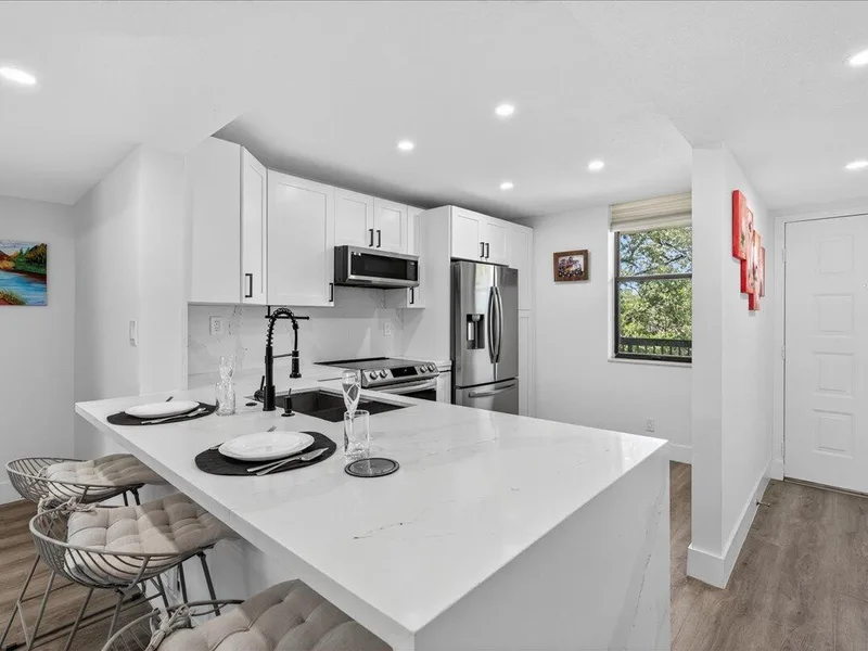 2908 S Carambola Cir S S 301, Coconut Creek, FL 33066