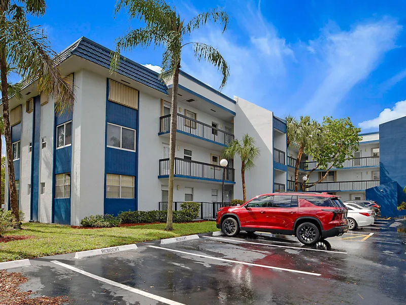 3100 Holiday Springs Boulevard 111, Margate, FL 33063