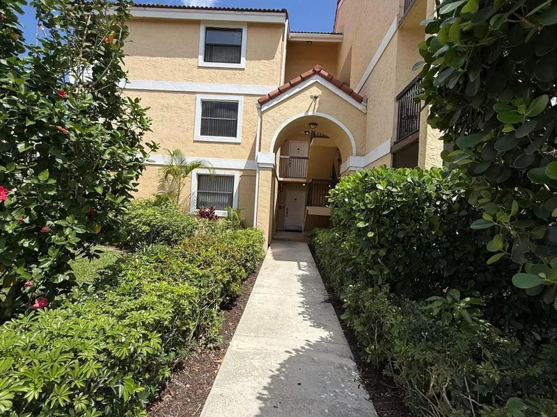 5721 Riverside Drive 301b5, Coral Springs, FL 33067