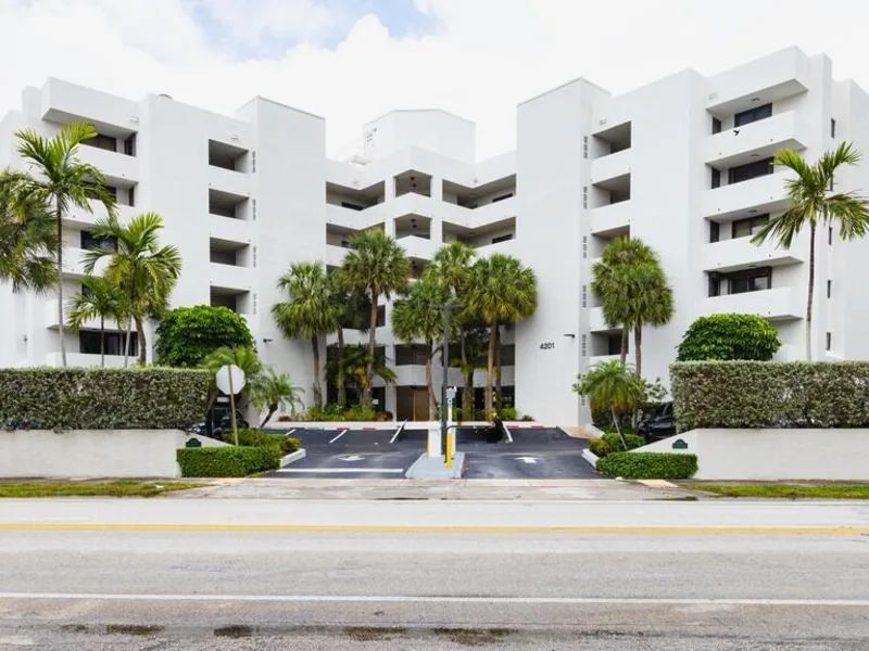 4201 N Ocean Drive 402, Hollywood, FL 33019
