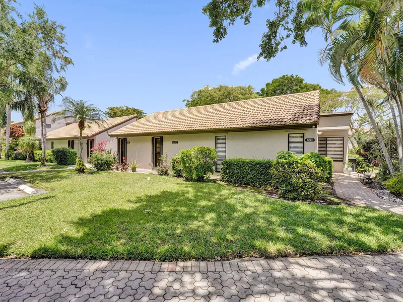 9707 N New River Canal Road 221, Plantation, FL 33324