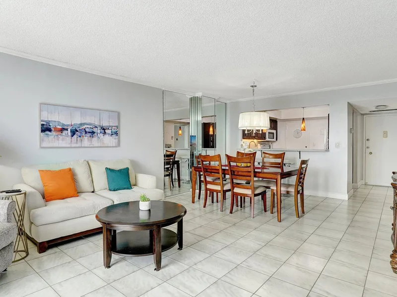 427 Golden Isles Drive 5j, Hallandale Beach, FL 33009