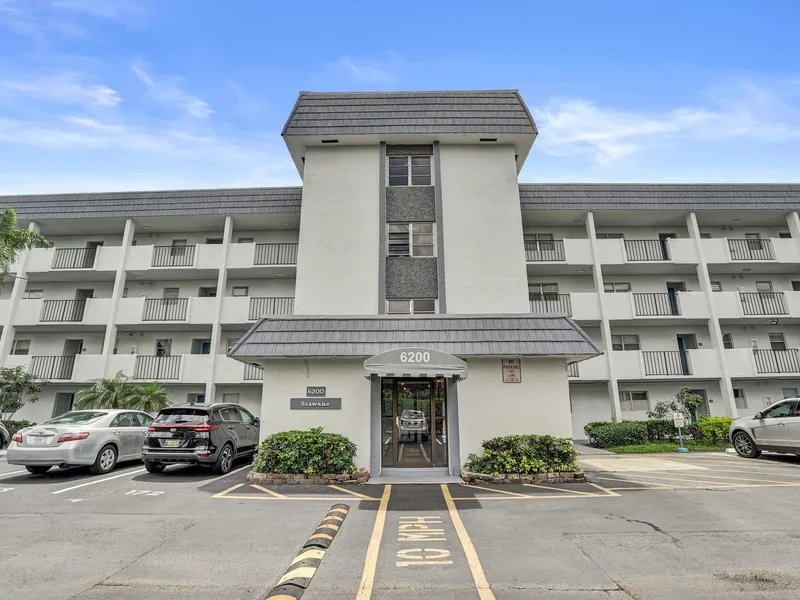 6200 NW 44th Unit # 204 Street 204, Lauderhill, FL 33319