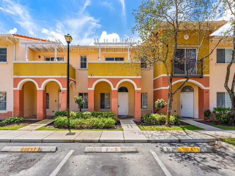 205 S Santa Catalina Circle 205, North Lauderdale, FL 33068