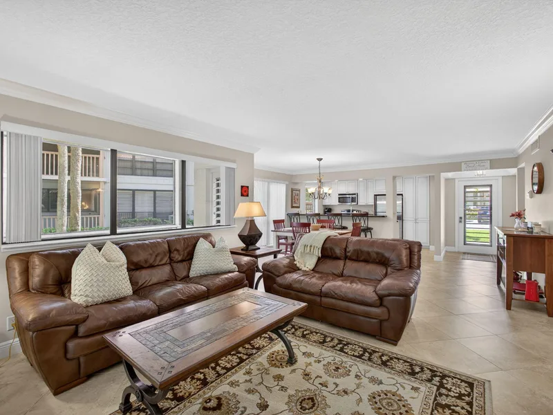 112 Brackenwood Road, Palm Beach Gardens, FL 33418