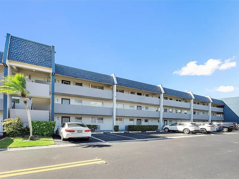 7847 Golf Circle Drive 211, Margate, FL 33063