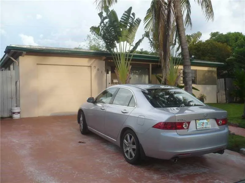 701 NW 74th Avenue, Hollywood, FL 33024