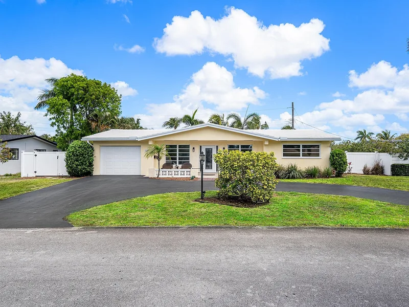 2741 NE 52nd Street, Lighthouse Point, FL 33064