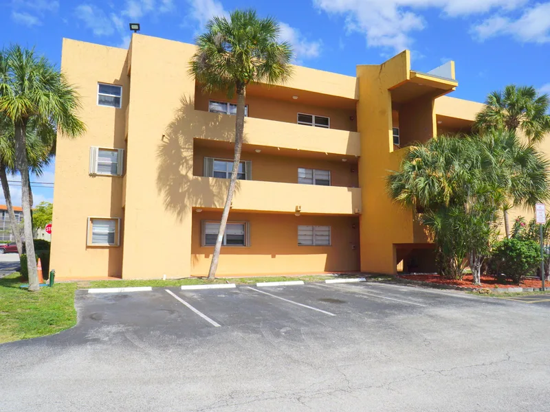 1891 SW 81st Avenue 202, North Lauderdale, FL 33068