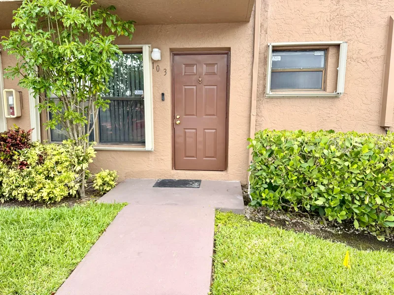 10059 Winding Lake Road 103, Sunrise, FL 33351