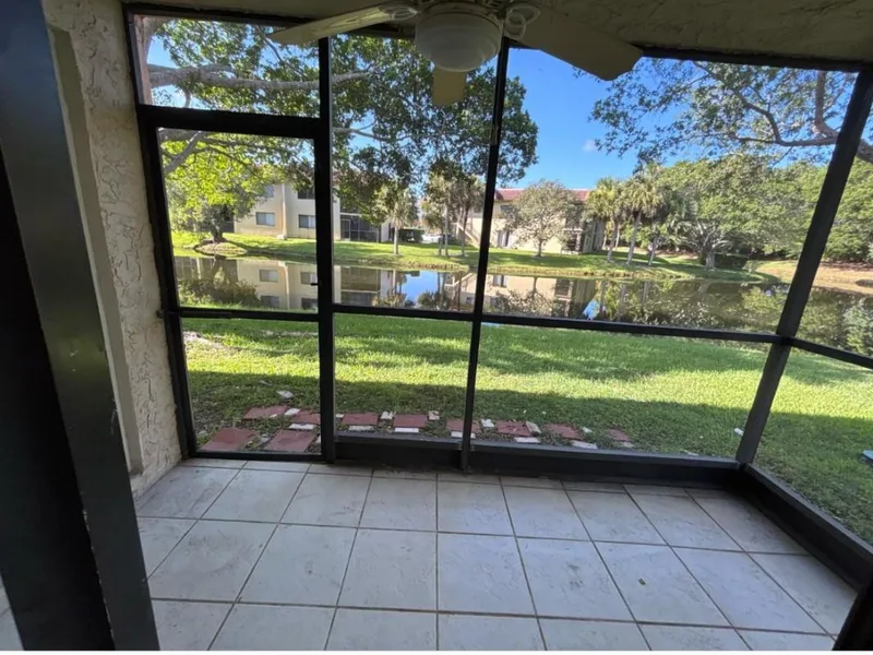 235 Lakeview Drive 104, Weston, FL 33326