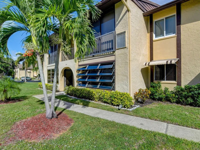 334 Pine Ridge Circle B-1, Greenacres, FL 33463