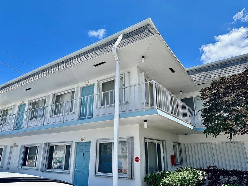 2880 Lake Osborne Drive 210, Lake Worth Beach, FL 33461
